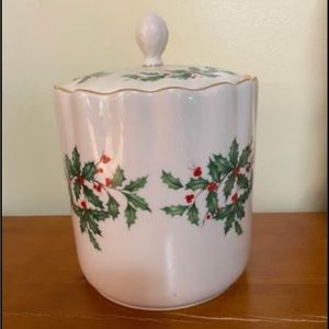 Lenox Holiday Cookie Jar “Biscuit Barrel”